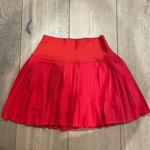 alo yoga grand slam tennis skirt (red hot summer) xxs